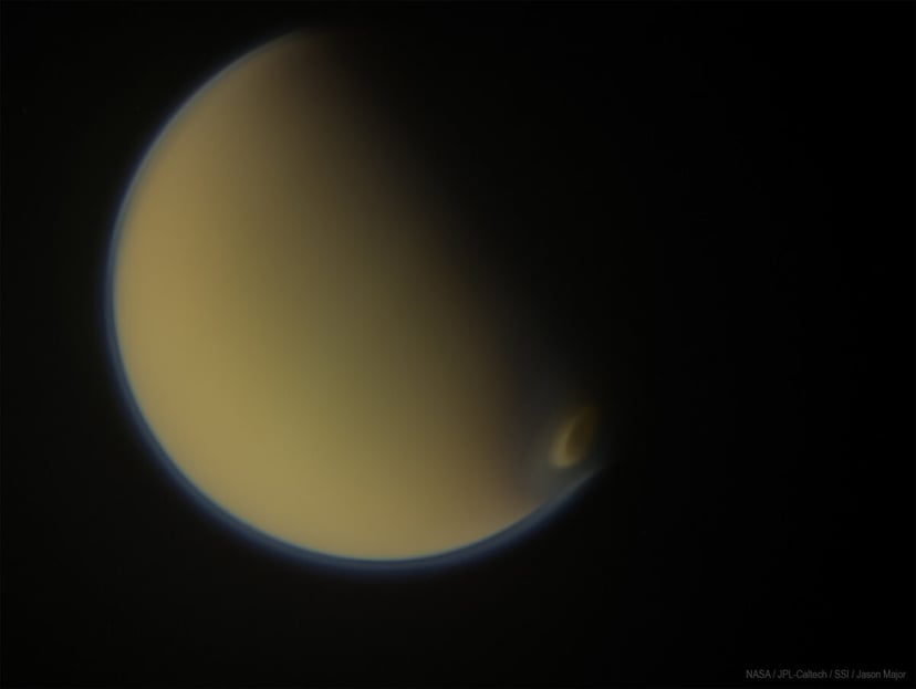 Naukowcy odkryli anomalię na Tytanie. Atmosfera zachowuje się inaczej niż powinna