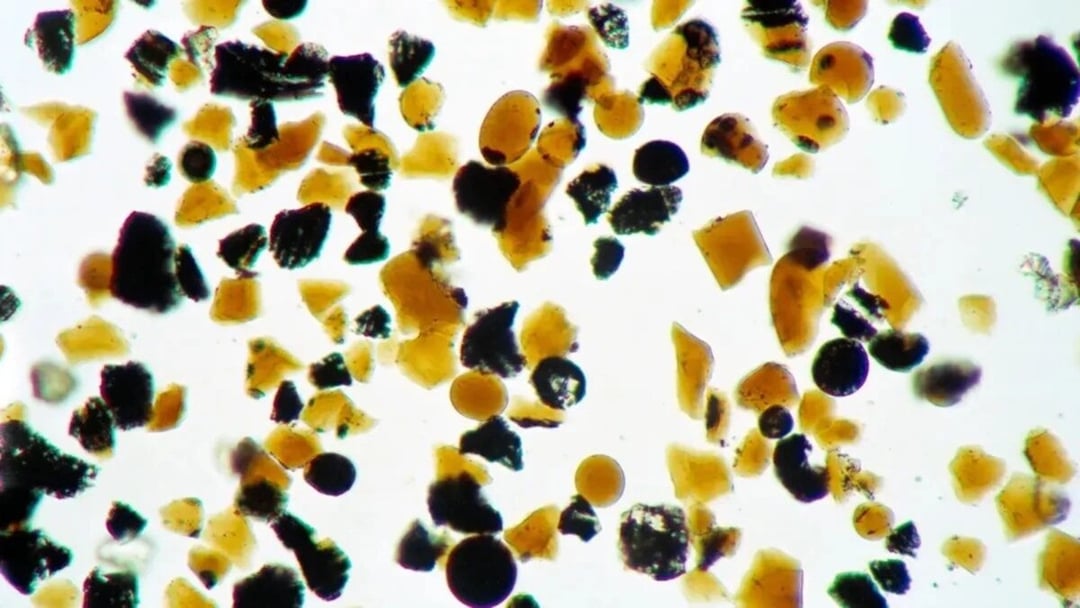 Miniaturowe znalezisko z misji Apollo. Te koraliki skrywają historię wulkanów na Księżycu