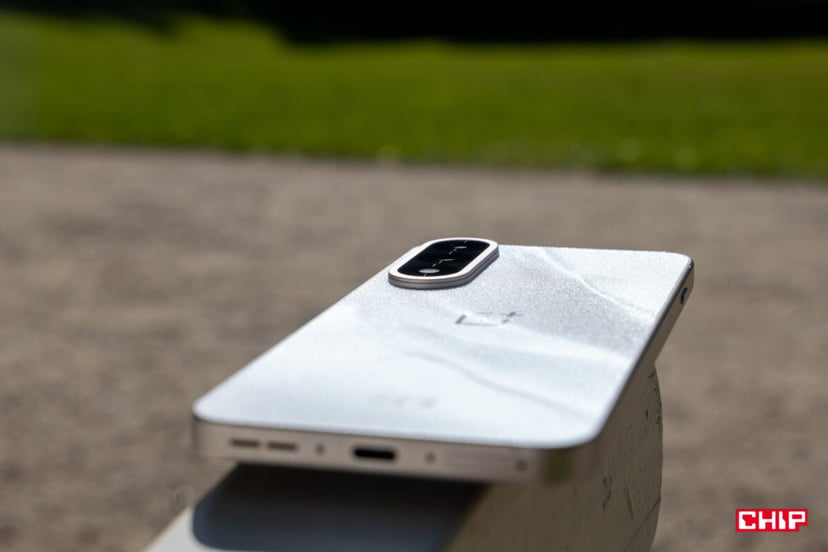 OnePlus dotrzymuje słowa. Android 16 trafia do średniej półki