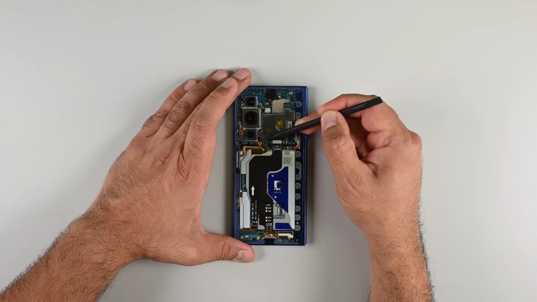 Galaxy Z Fold 7 może być wytrzymały, ale możliwości jego naprawy rozczarowują