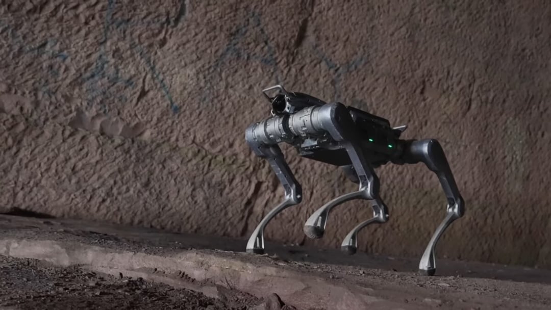 Mechaniczny pies z Chin wytrzyma 100 kg i rozbije szklane przeszkody. Unitree A2 budzi podziw i niepokój