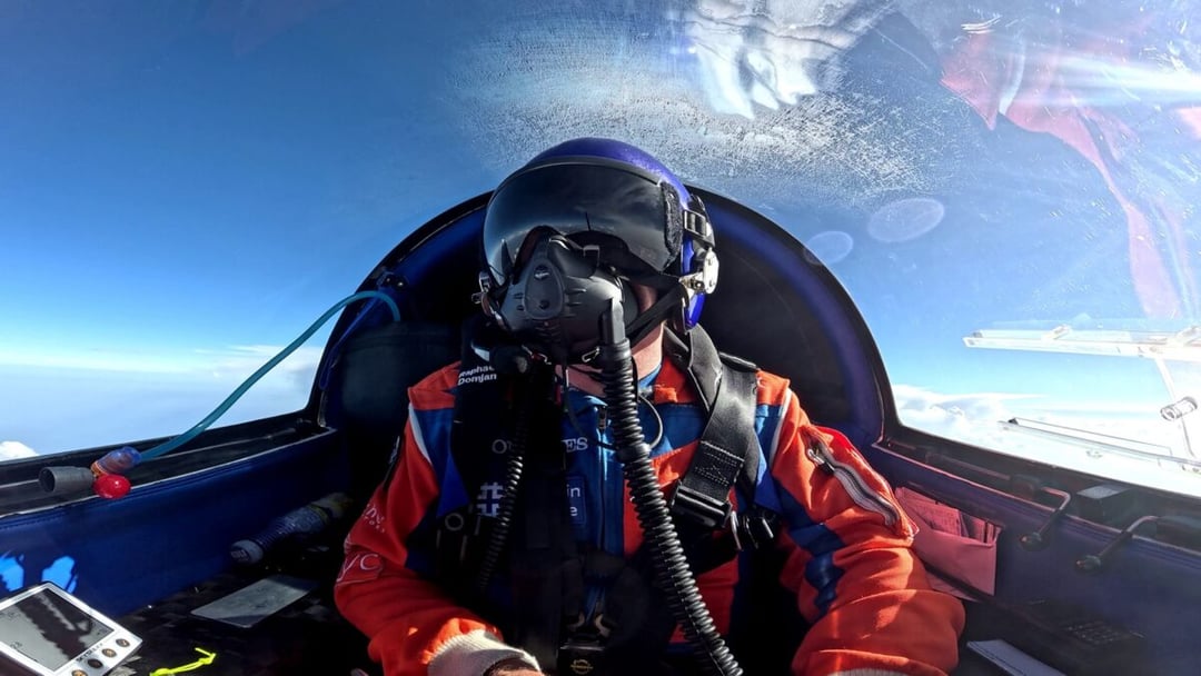 Włókno węglowe i promienie słońca wystarczyły by wznieść się na 9521 metrów. Raphael Domjan dokonał niemożliwego