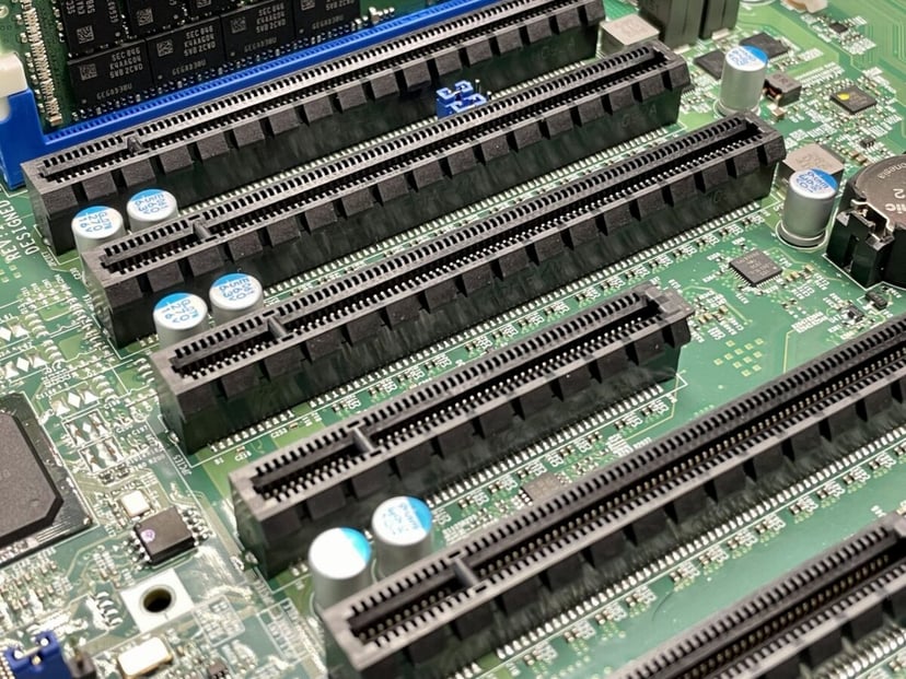 Nowy standard PCIe 8.0 obiecuje czterokrotnie wyższą wydajność. Czy zwykli śmiertelnicy odczują różnicę?
