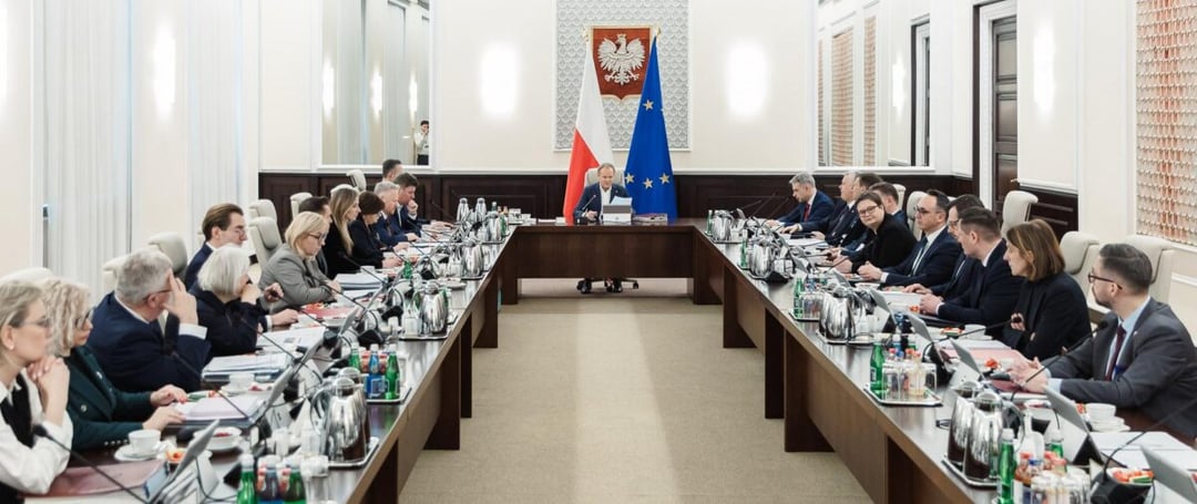 Blokowanie szkodliwych treści w internecie będzie łatwiejsze. Rząd przyjął projekt dostosowujący polskie prawo do DSA