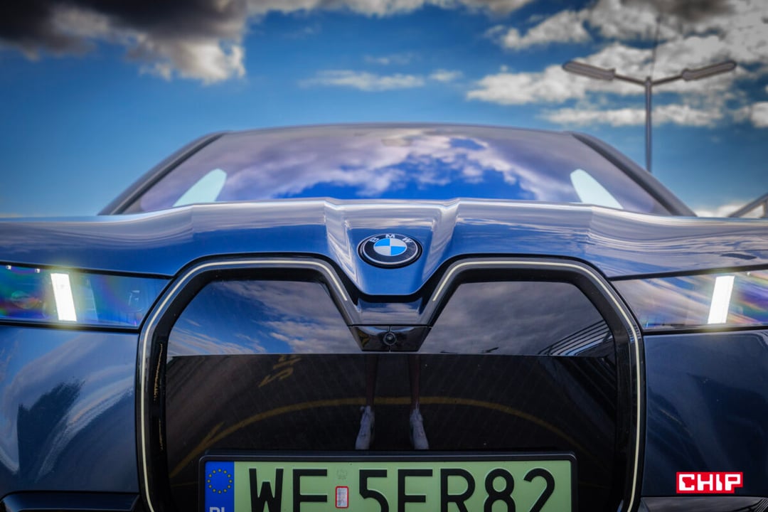 BMW inwestuje w przyszłość polskiej motoryzacji. Uczniowie pracują na prawdziwych modelach X1 i X2