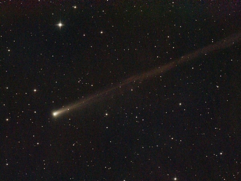 Kometa ATLAS pokazała spektakularny koniec swojej podróży. Jej fragmenty mijają właśnie Ziemię