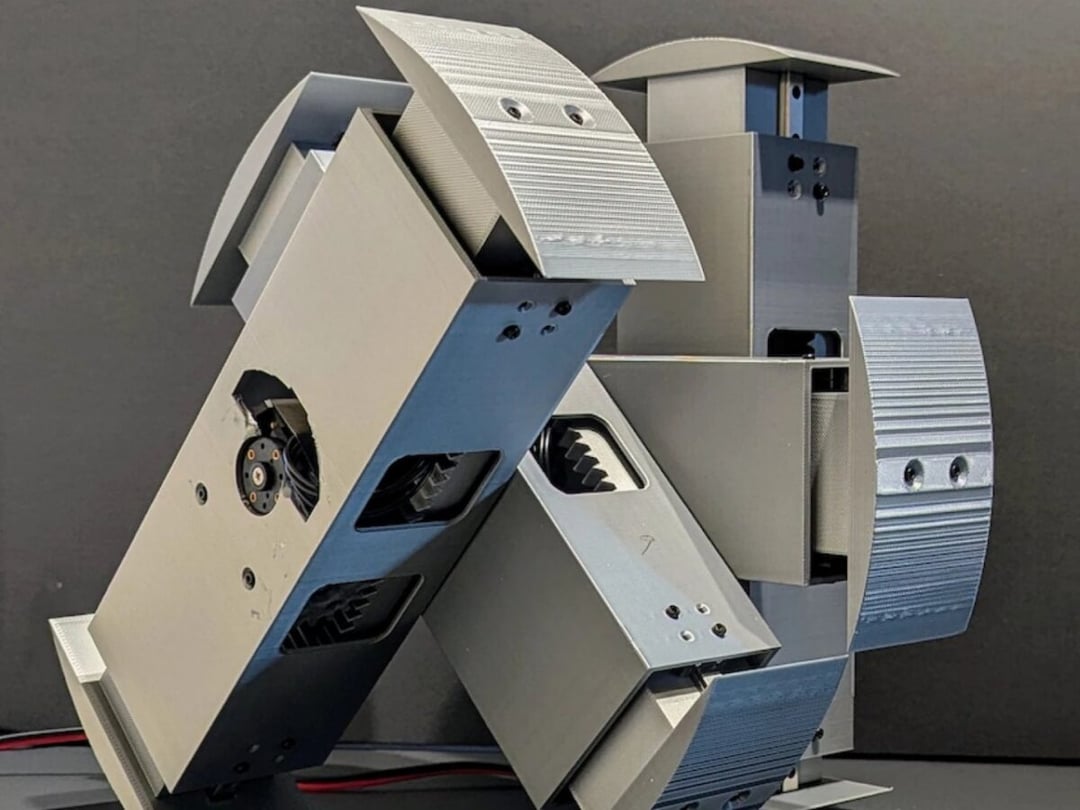 Robot z Interstellar stał się rzeczywistością. Dwóch inżynierów zbudowało funkcjonalnego TARS-a