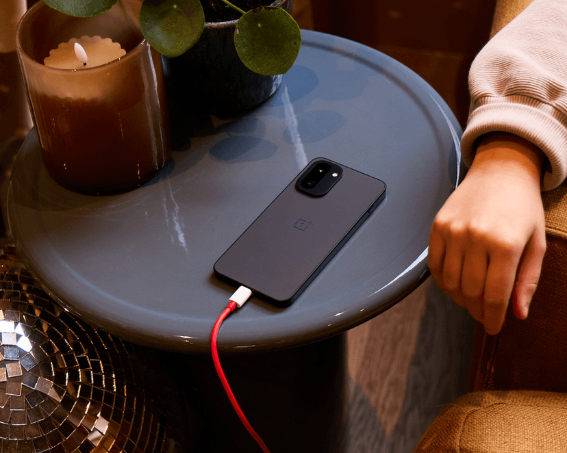 OnePlus 15R z pierwszą aktualizacją. OxygenOS 16 bierze się za baterię i wczesne błędy