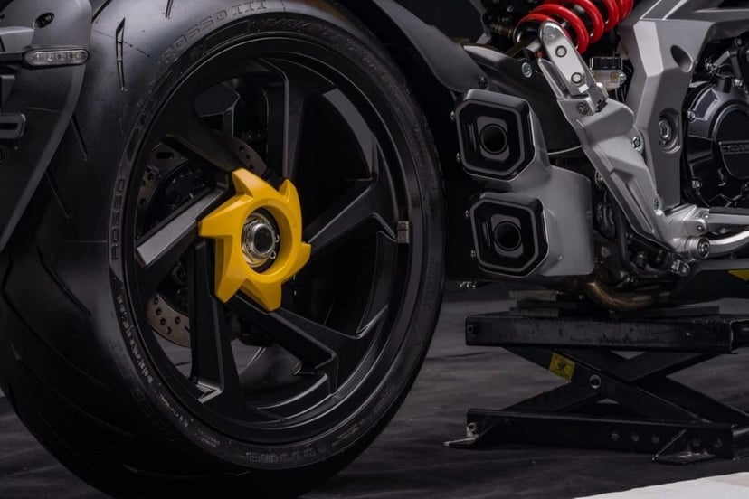 Podobieństwo do motocykli Ducati aż boli, ale parametry mówią, że to nie jest tylko zabawka