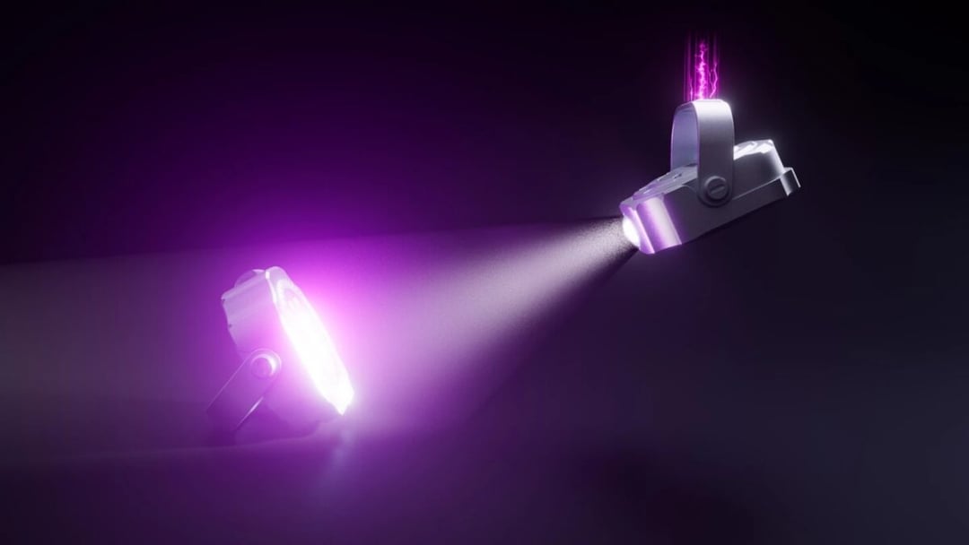 Latarka, która świeci ciemniej niż kiedy jest wyłączona. Australijscy inżynierowie stworzyli sposób na niewidzialną transmisję danych