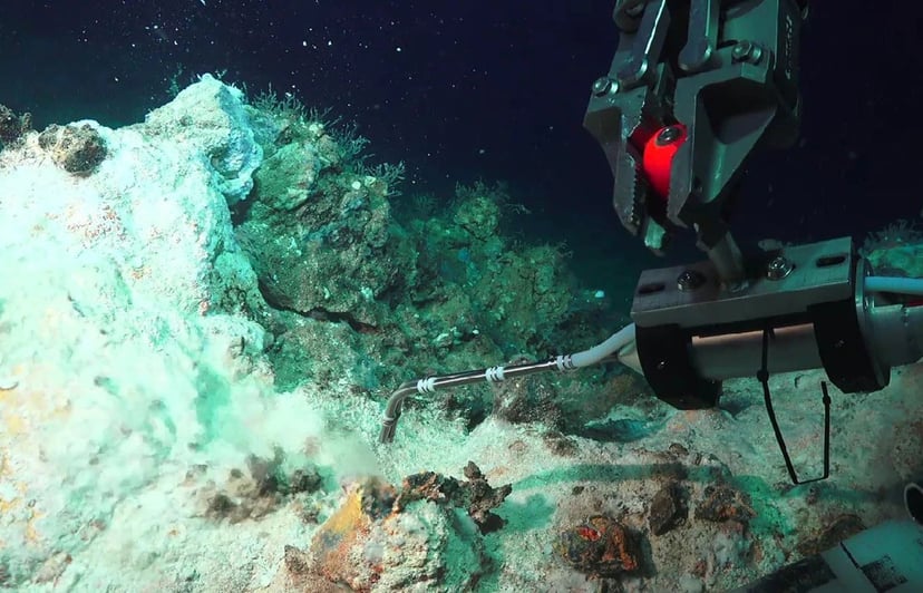 Gigantyczne pole na dnie Morza Egejskiego wprawiło badaczy w zdumienie. Tamtejsze kominy napędzają niespodziewaną geologię