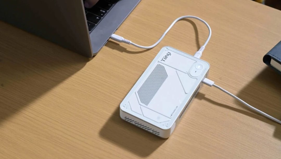 Drugie życie rzęcha. Miniaturowe urządzenie Pocket Lab zmieniło 14-letni komputer w tytana AI