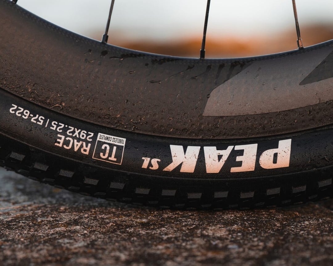 Ten gravel kosztuje tyle co używane auto i ma opony z roweru górskiego. Producent twierdzi, że to ma sens