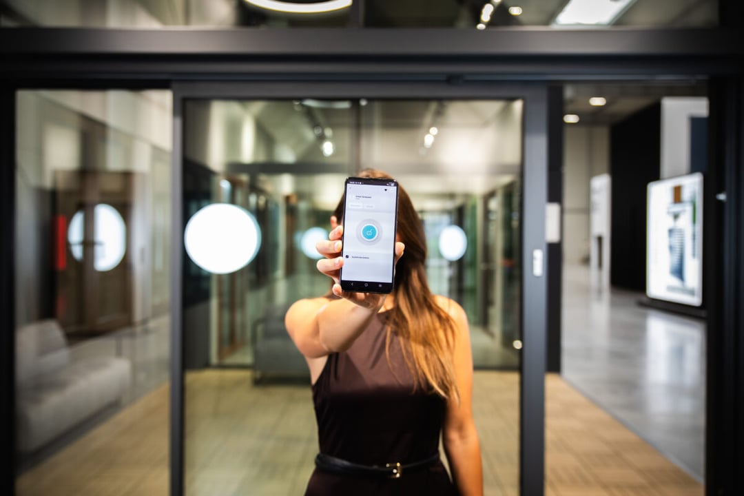 Wiśniowski Connected: jak działa sterowanie bramą, drzwiami i roletami z jednej aplikacji – przewodnik 2026