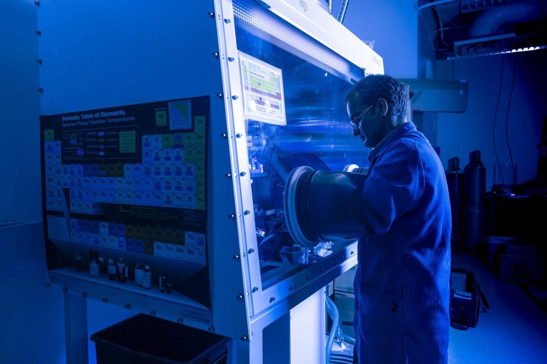 Frustracja w materiałach kwantowych czyni cuda. Jej efekt wychodzi daleko poza ściany laboratorium