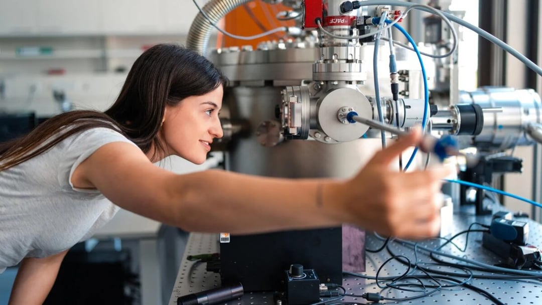 Atomowe skręty dają efekty, jakich fizycy nie przewidzieli. Teraz poznają prawdę o materiałach magnetycznych