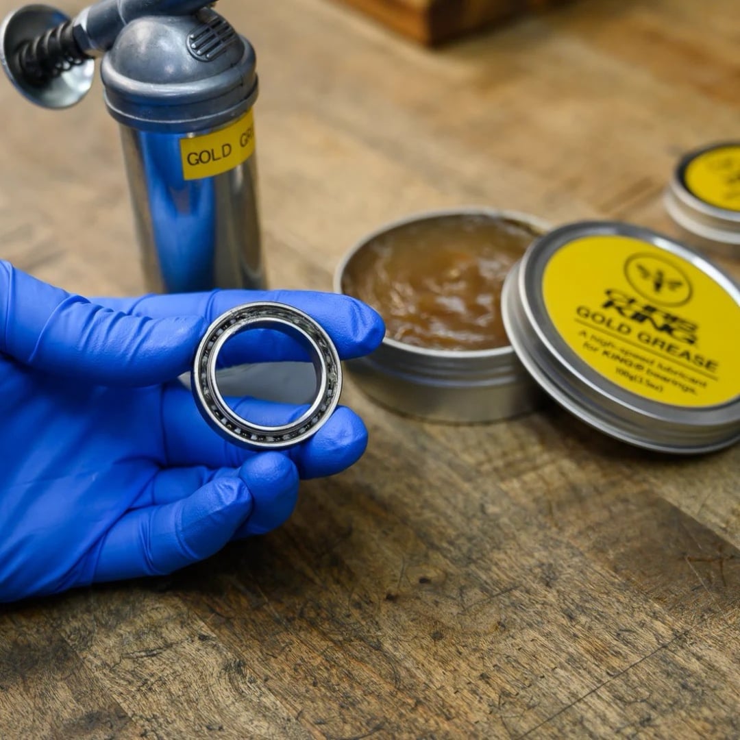 Złoty smar dla roweru ma sprawić, że piasty i łożyska zapomną, co to serwis