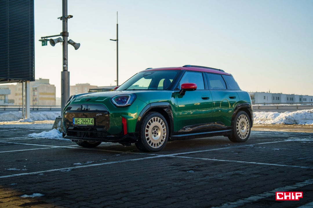 Test MINI Aceman JCW. Ten samochód ma coś ważniejszego od bezbłędności — ma osobowość