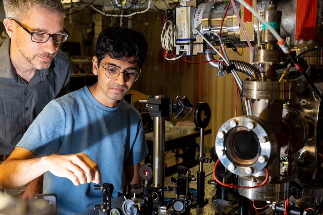 Tego w świecie nauki jeszcze nie było. Fizycy zaobserwowali pary atomów istniejące w dwóch miejscach jednocześnie