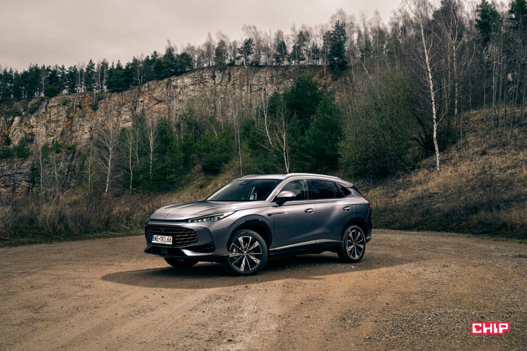 Test MG HS Hybrid+. Chińczyk w tweedowej marynarce
