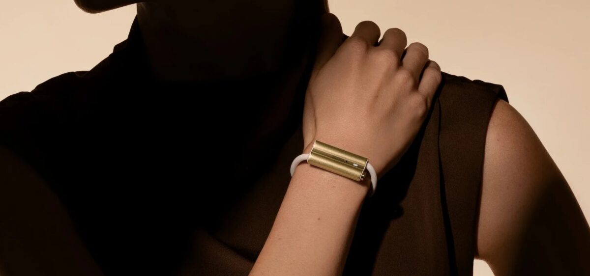 Twórcy Fitbit powracają z nową opaską. Kroków nią nie zmierzysz, ale zdrowie rodziny już tak