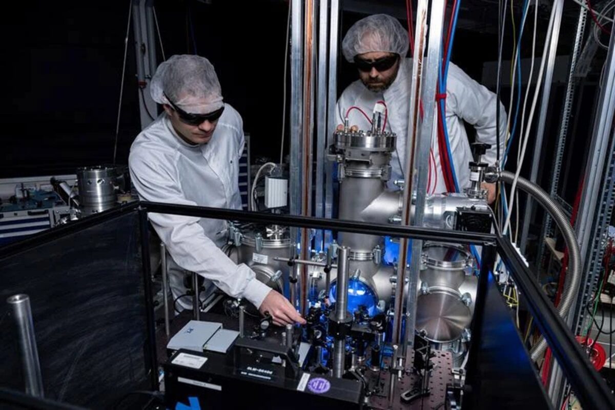 Impulsy lasera otworzyły drzwi do nieosiągalnych stanów elektronów. Wielki sukces fizyków
