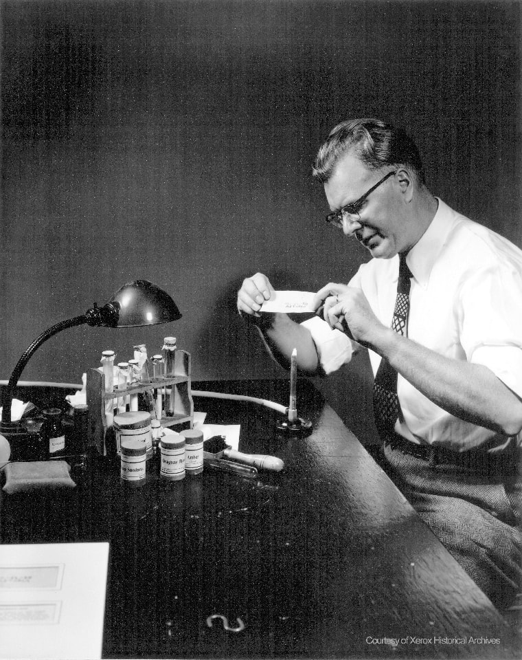 Chester Carlson uparcie dążył do stworzenia technologii umożliwiającej prostsze kopiowanie dokumentów
