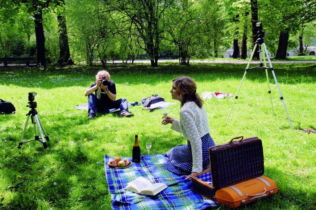 Na zewnątrz - podczas fotografowania na wolnym powietrzu problemem mogą okazać się cienie powstałe wskutek padania promieni słonecznych