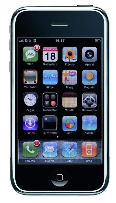 Wystarczy podłączyć iPhone'a do peceta lub maca, uruchomić pobrany z Internetu program odblokowujący, włożyć kartę SIM polskiego operatora komórkowego i... gotowe!
