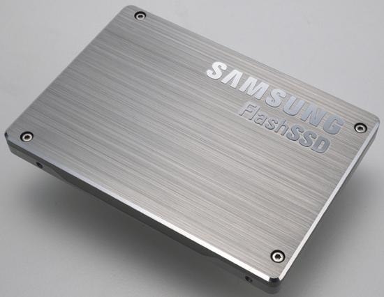 Widoczna na zdjęciu stacja SSD przeznaczona jest dla notebooków. Według producenta, wydajnością dorównuje dyskom twardym, pracującym z prędkością 15 000 rpm