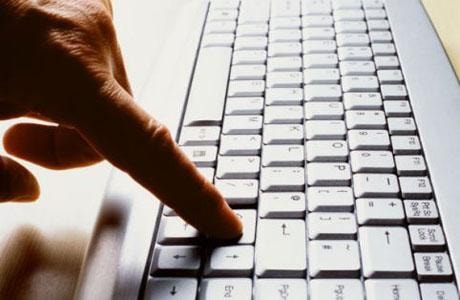 Najbardziej aktywnie w sieci osoby są w wieku 18-24 lat, podczas gdy pozostali wolą wykorzystywać już istniejące zasoby