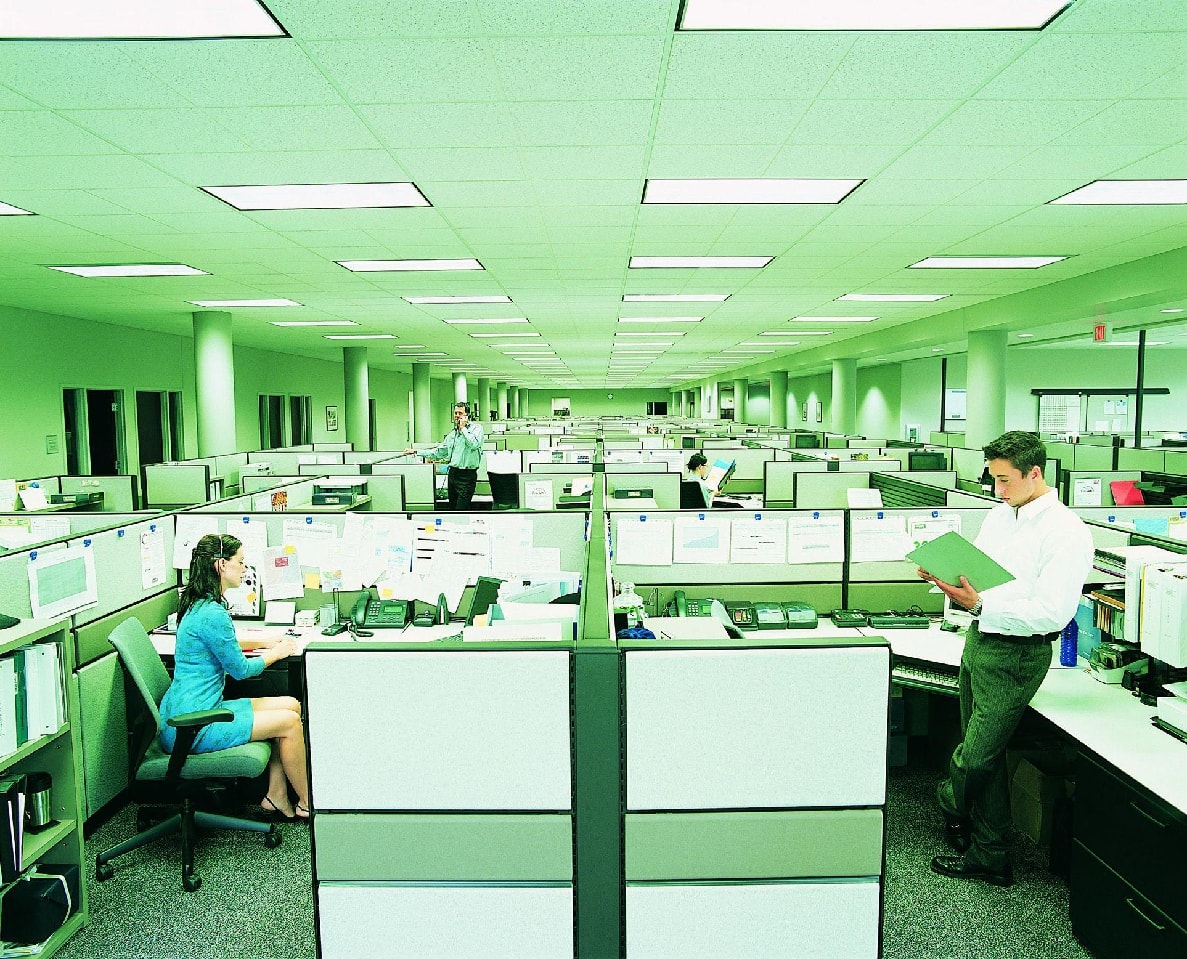 Psychologowie mówią, że pracownicy często marnują wiele energii na to, by udawać, że pracują