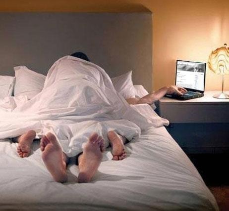 O dziwo, w badaniu nie wyszczególniono szerzącej się na każdym kroku internetowej pornografii