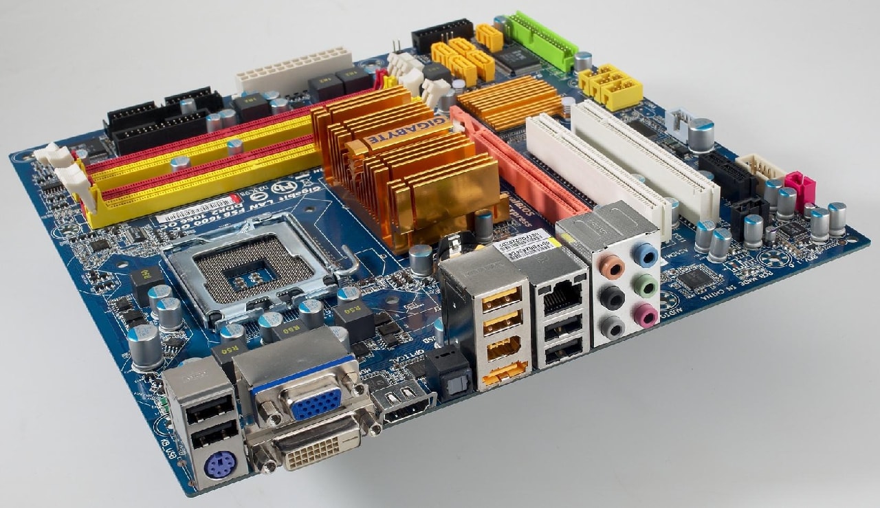 Gigabyte GA-EG45M-DS2H