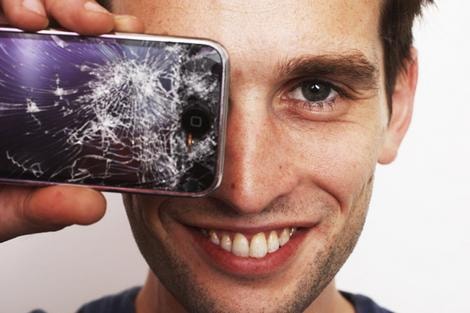 Domorosłym hakerom przypominamy: jailbreaking to łamanie OPROGRAMOWANIA, a nie iPhone'a...