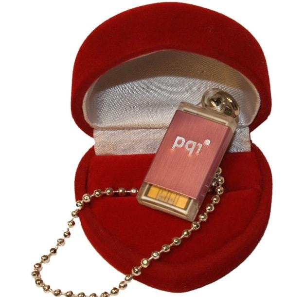 Pamięć flash praktyczna w użytkowaniu ze względu na wodoszczelność, odporność na wstrząsy i zarysowania