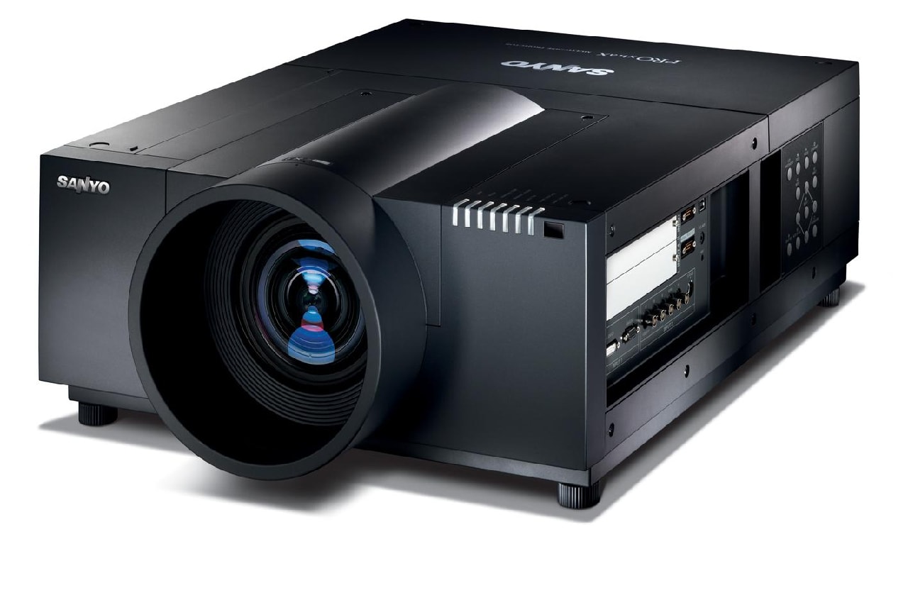 SANYO zastosował w projektorze nieorganiczne panele LCD, które w niewielkim stopniu absorbują promieniowanie UV