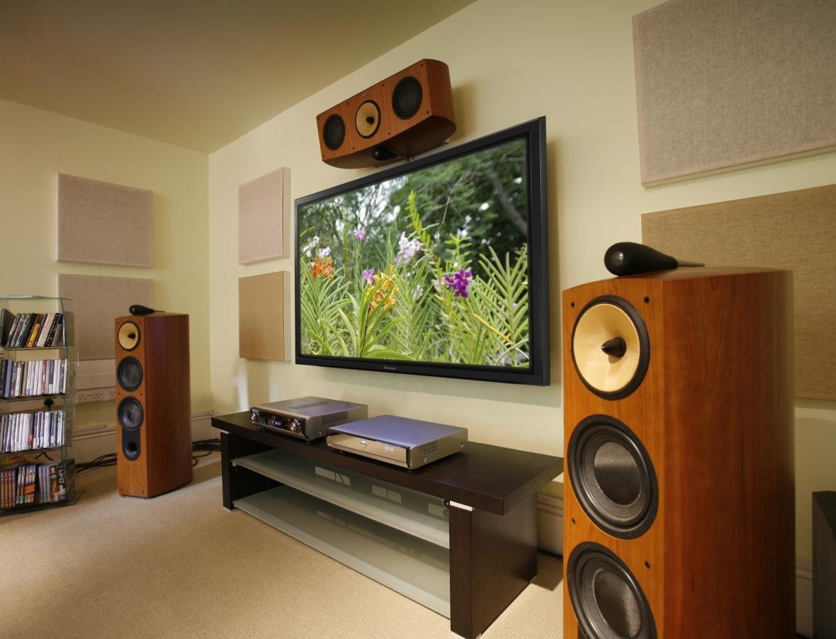 Model TH-65VX100 jest już dostępny na polskim rynku