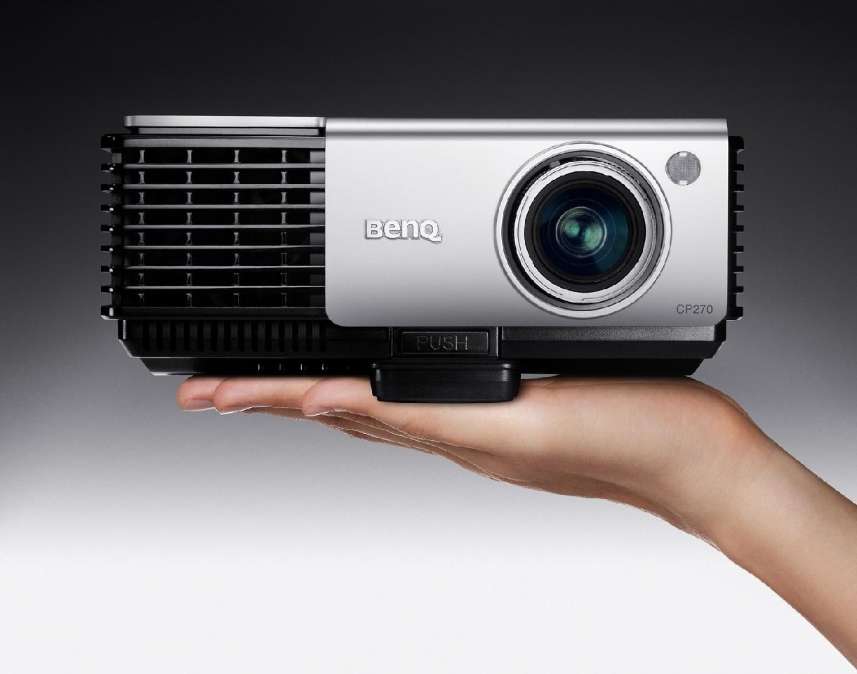 BenQ CP270 oferuje pełny zestaw gniazd PC i wideo, w tym jest kompatybilny z HDTV