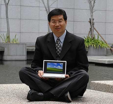 W wywiadzie dla TechRadar, Jerry Shen powiedział, że jeden zespół Asusa aktualnie pracuje nad oprogramowaniem do rozpoznawania mowy