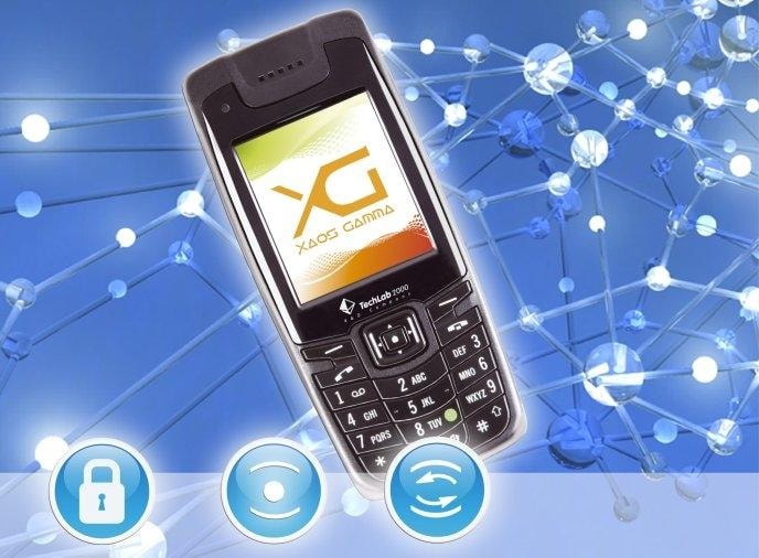 Producentem telefonu jest TechLab 2000 - polska firma, która od 15 lat specjalizuje się w projektowaniu i produkcji zaawansowanych urządzeń kryptograficznych.