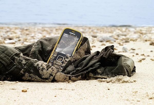 Nokia 3720 Classic mierzy 15,3 mm grubości, zaś waży 94 gramy