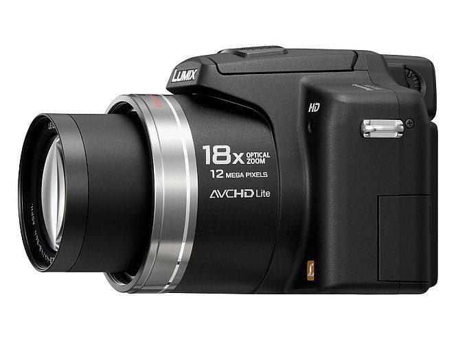 W odróżnieniu od poprzednika, Panasonic Lumix FZ35 dostępny będzie wyłącznie w kolorze czarnym