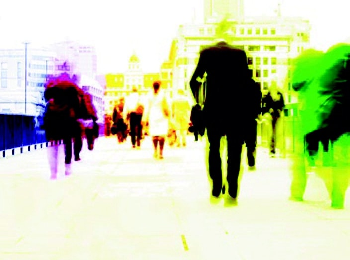 Kilka prostych operacji w Photoshopie wystarczy, by widz zamiast czarno-białego ujęcia zobaczył kolorową wizję nie z tego świata.