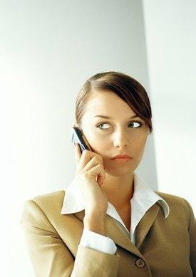 Przyłączenie się do telekonferencji zaproszonych osób następuje po wybraniu numeru 500 990 990 i podaniu numeru PIN ustalonego przez osobę rezerwującą.