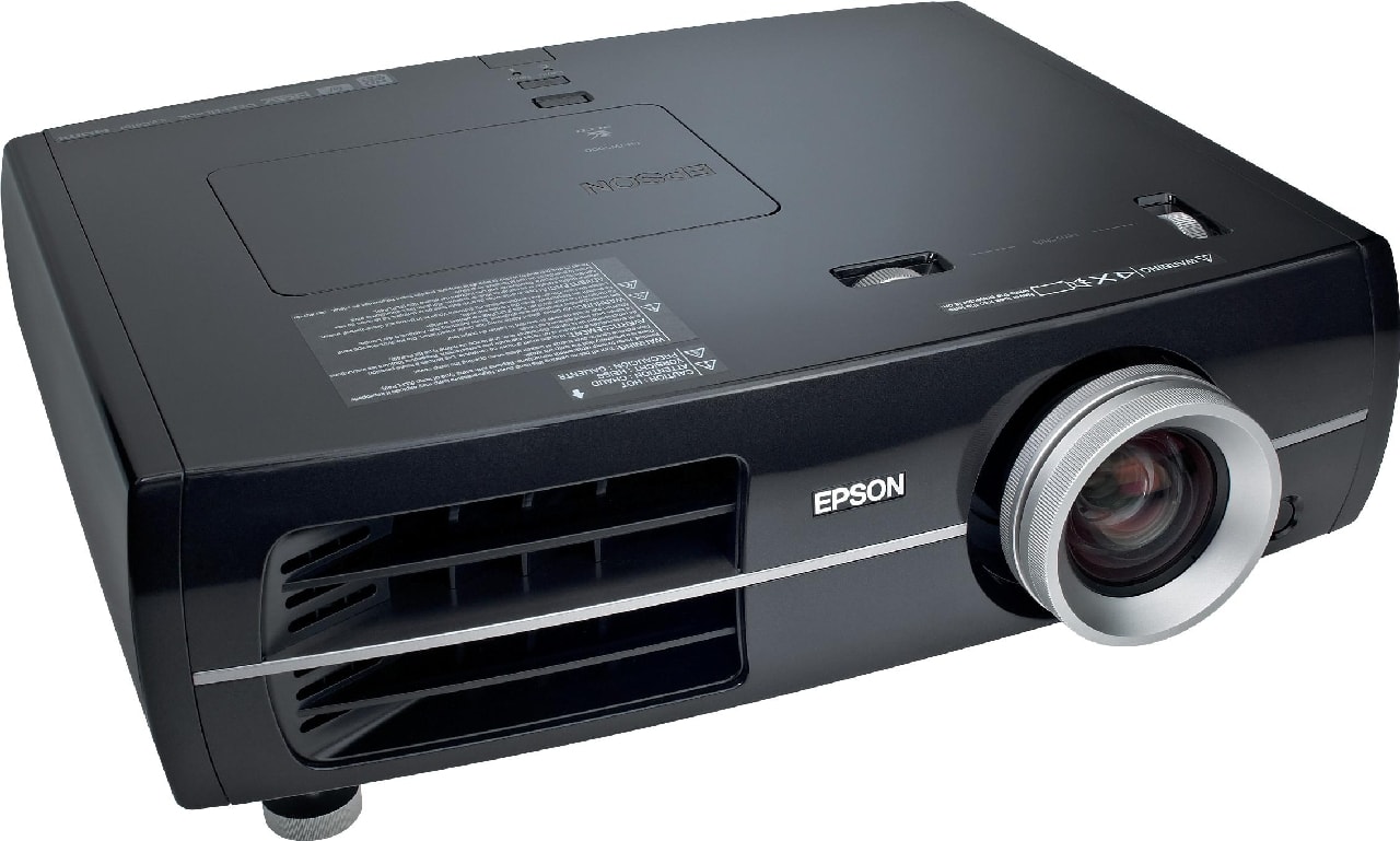 Projektor do kina domowego Epson EH-TW5000. Wysoki kontrast, cicha praca, interpolacja ramek (100 Hz).