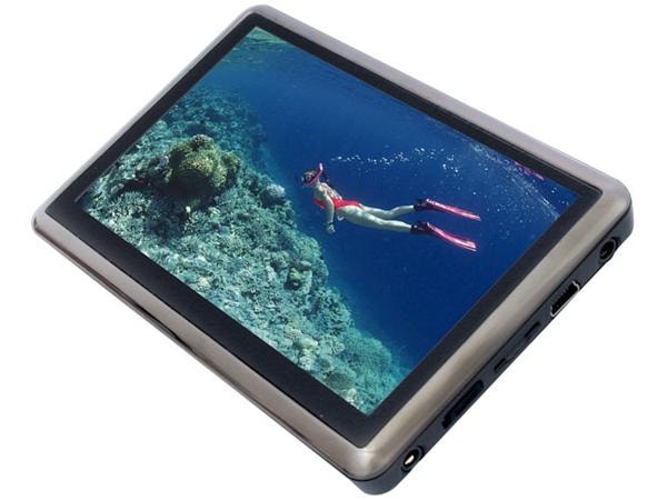 Urządzenie posiada także wyjście TV-out oraz port USB 2.0