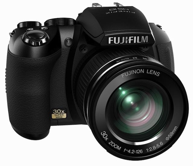 FinePix HS10 waży około 640 gramów