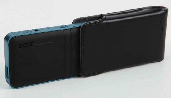 Projektor mierzy 118 x 60,8 x 18,6 mm, zaś wazy 166 gramów