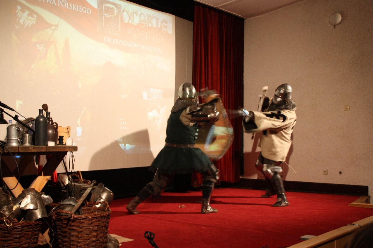 Ups! To chyba nie ten wykład. Niech panowie sobie nie przeszkadzają, a ja już wychodzę!